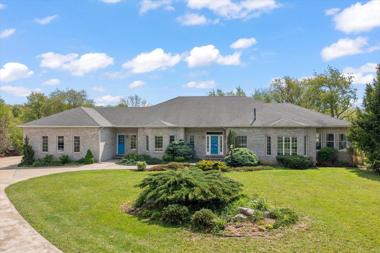 588 E County Road 2400, Dewey, IL 61840