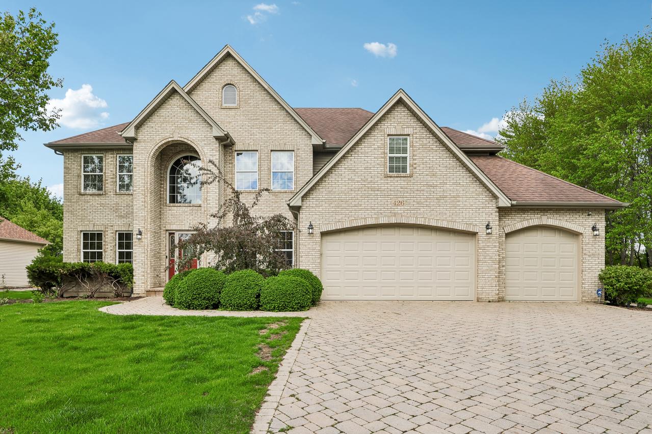 426 Heatherwood Dr., Oswego, IL 60543