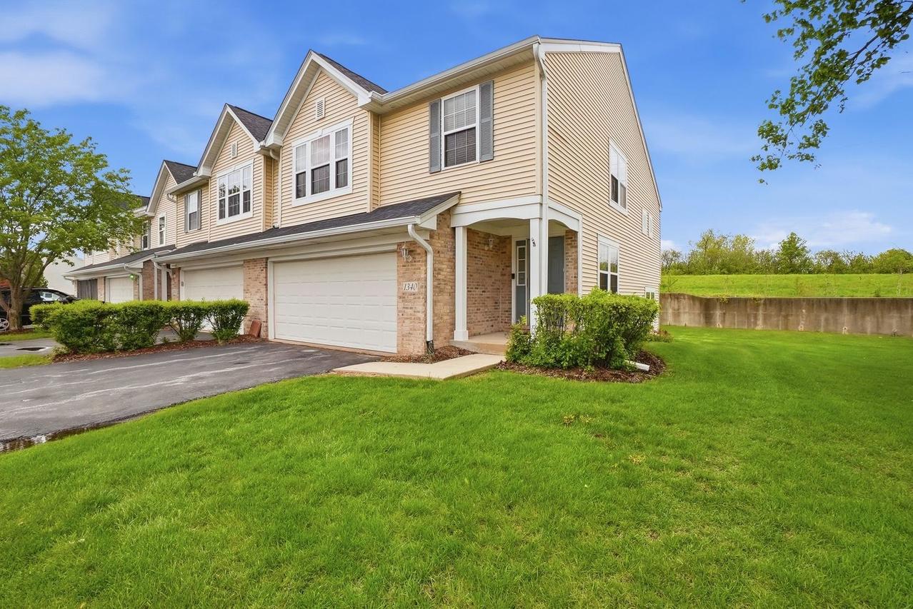 1340 Harvest Dr., Crest Hill, IL 60403