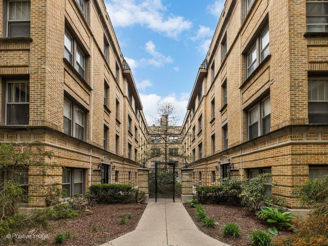 1364 W Greenleaf Ave. #1S, Chicago, IL 60626
