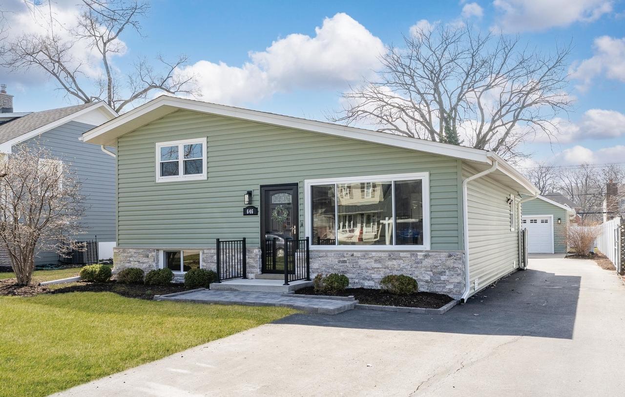 646 W Babcock Ave., Elmhurst, IL 60126