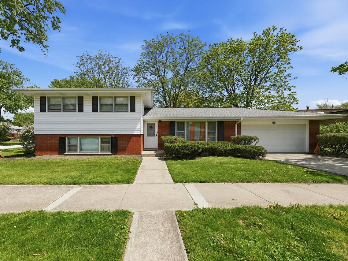 18345 Pierce Ave., Homewood, IL 60430