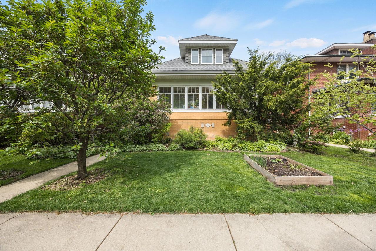 713 S Humphrey Ave., Oak Park, IL 60304