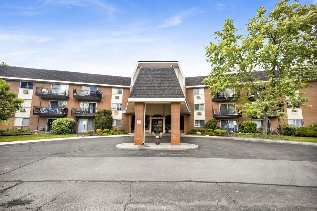 1188 Royal Glen Dr. #126, Glen Ellyn, IL 60137