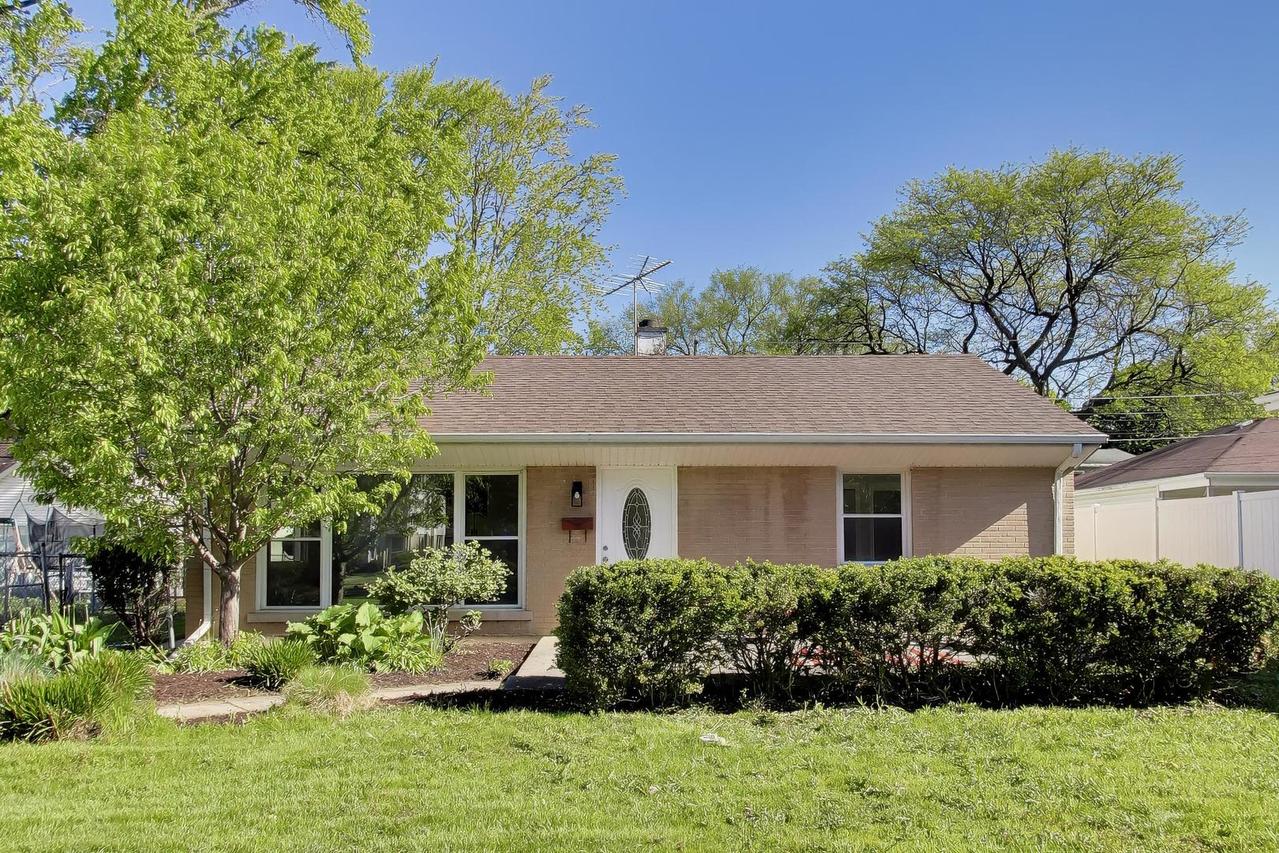 2113 Seward St., Evanston, IL 60202