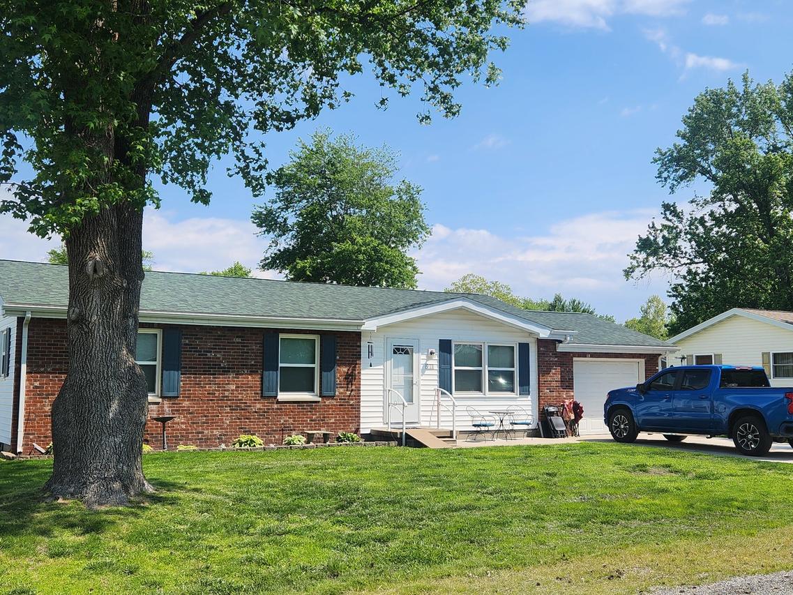 911 N Sunset Dr., Pinckneyville, IL 62274