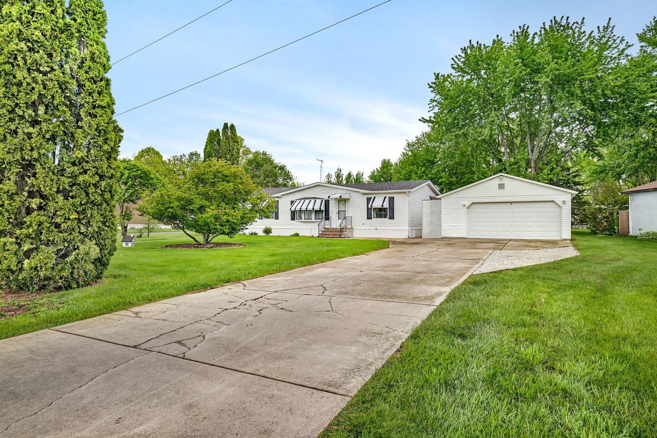 2910 E 11th Rd., Ottawa, IL 61350