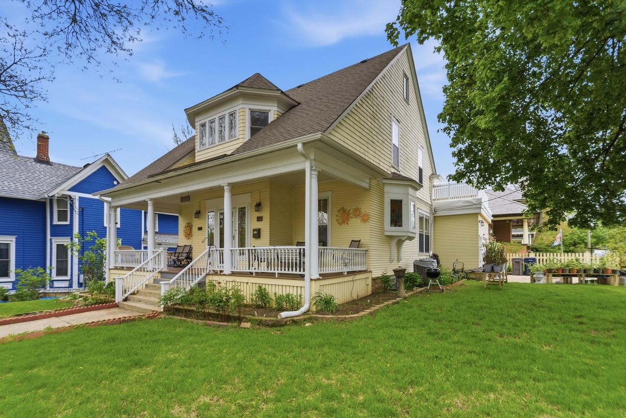 821 Larkin Ave., Elgin, IL 60123