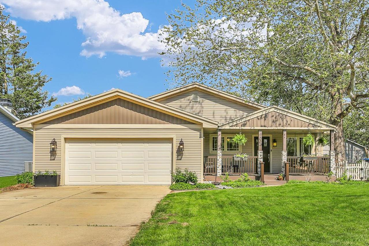 1004 S Division St., Mahomet, IL 61853
