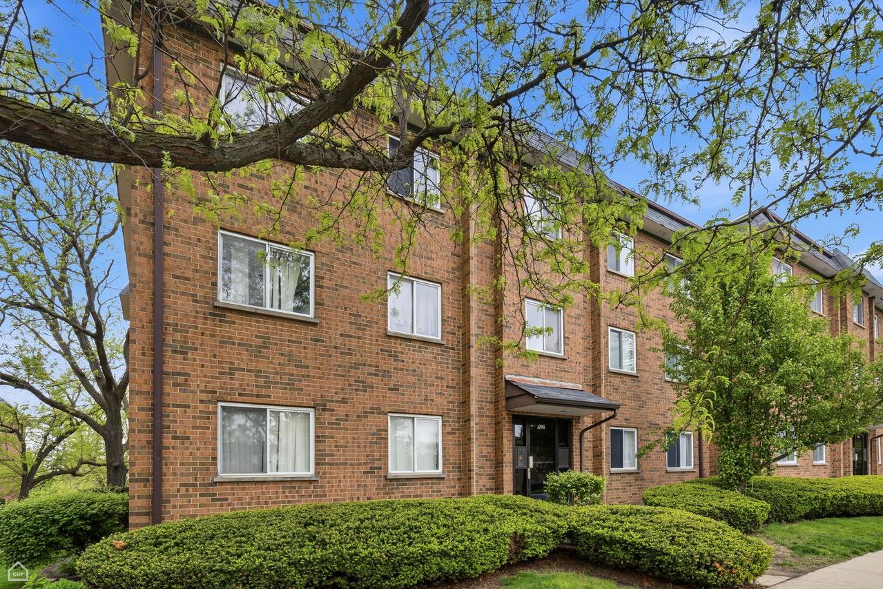 916 Casey Ct. #30-06, Schaumburg, IL 60173