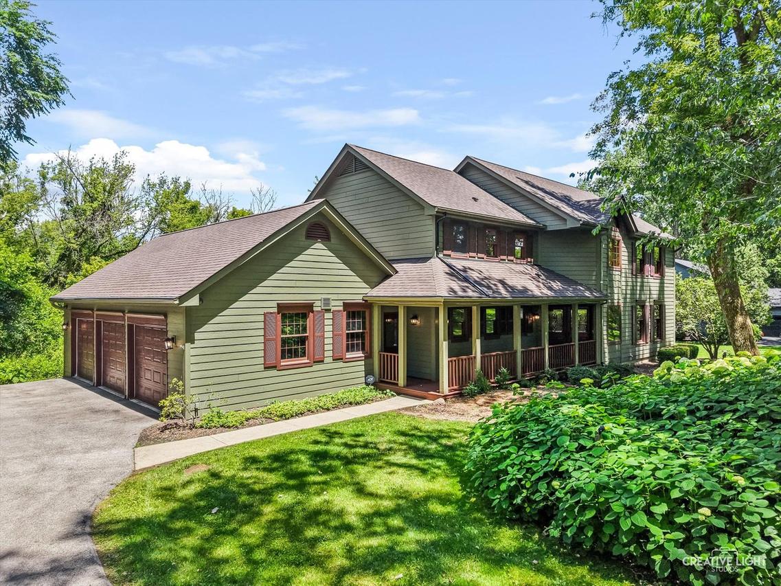 39W860 Reindeer Tr., St. Charles, IL 60175