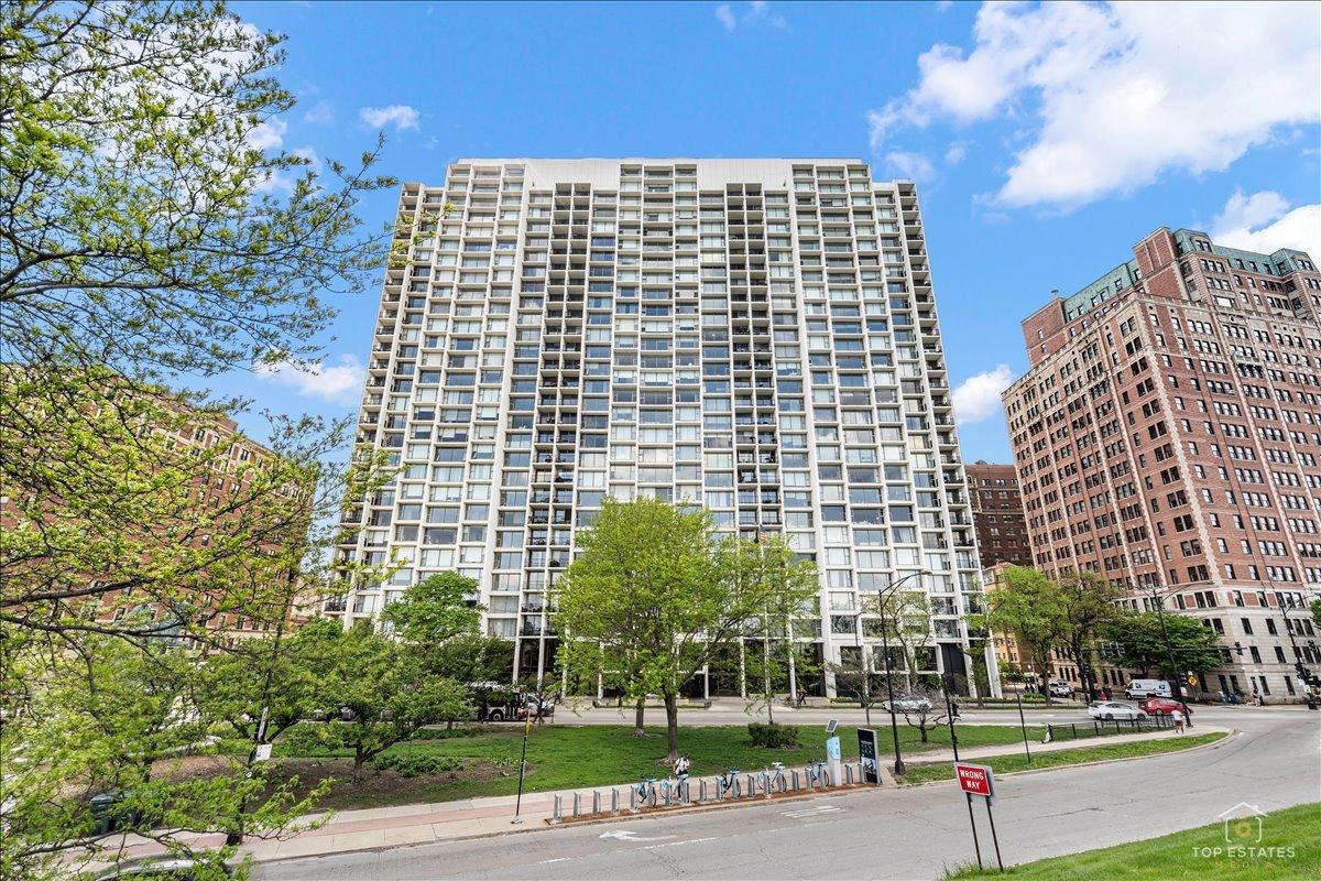 3200 N Lake Shore Dr. #2601, Chicago, IL 60657