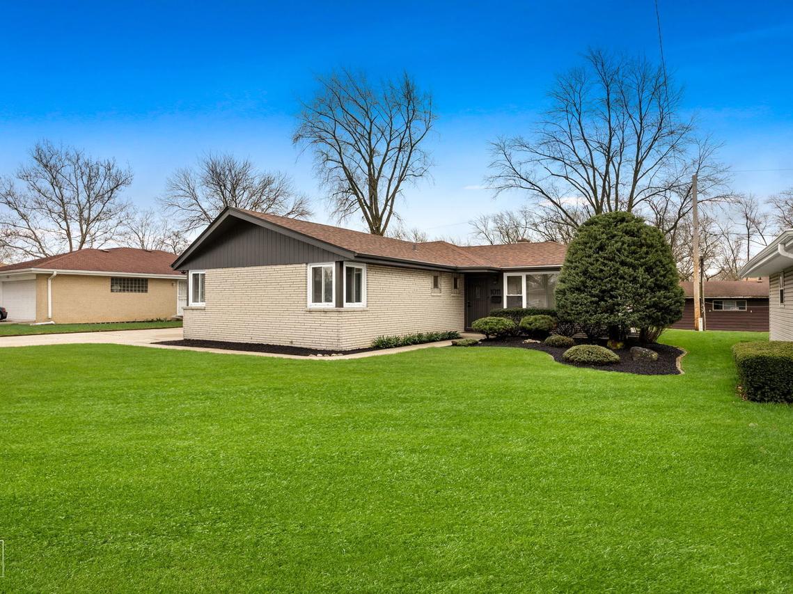 1011 Maitland Dr., Lockport, IL 60441