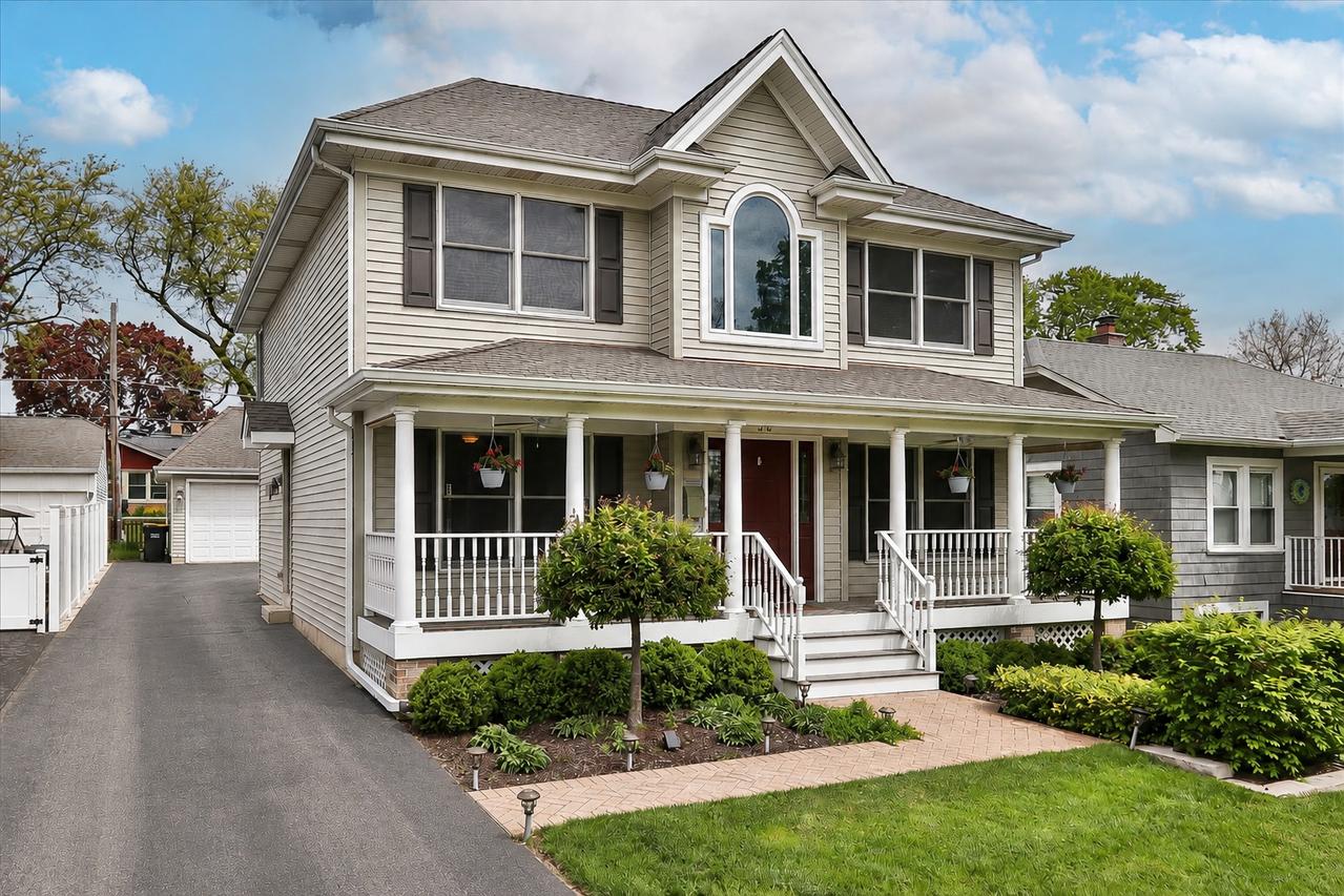 52 W Glenlake Ave., Roselle, IL 60172
