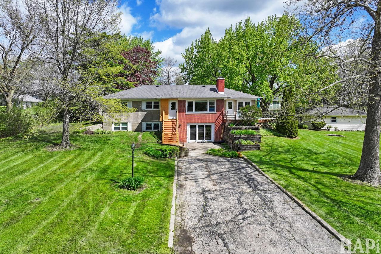 654 Harvard Ave., Barrington, IL 60010