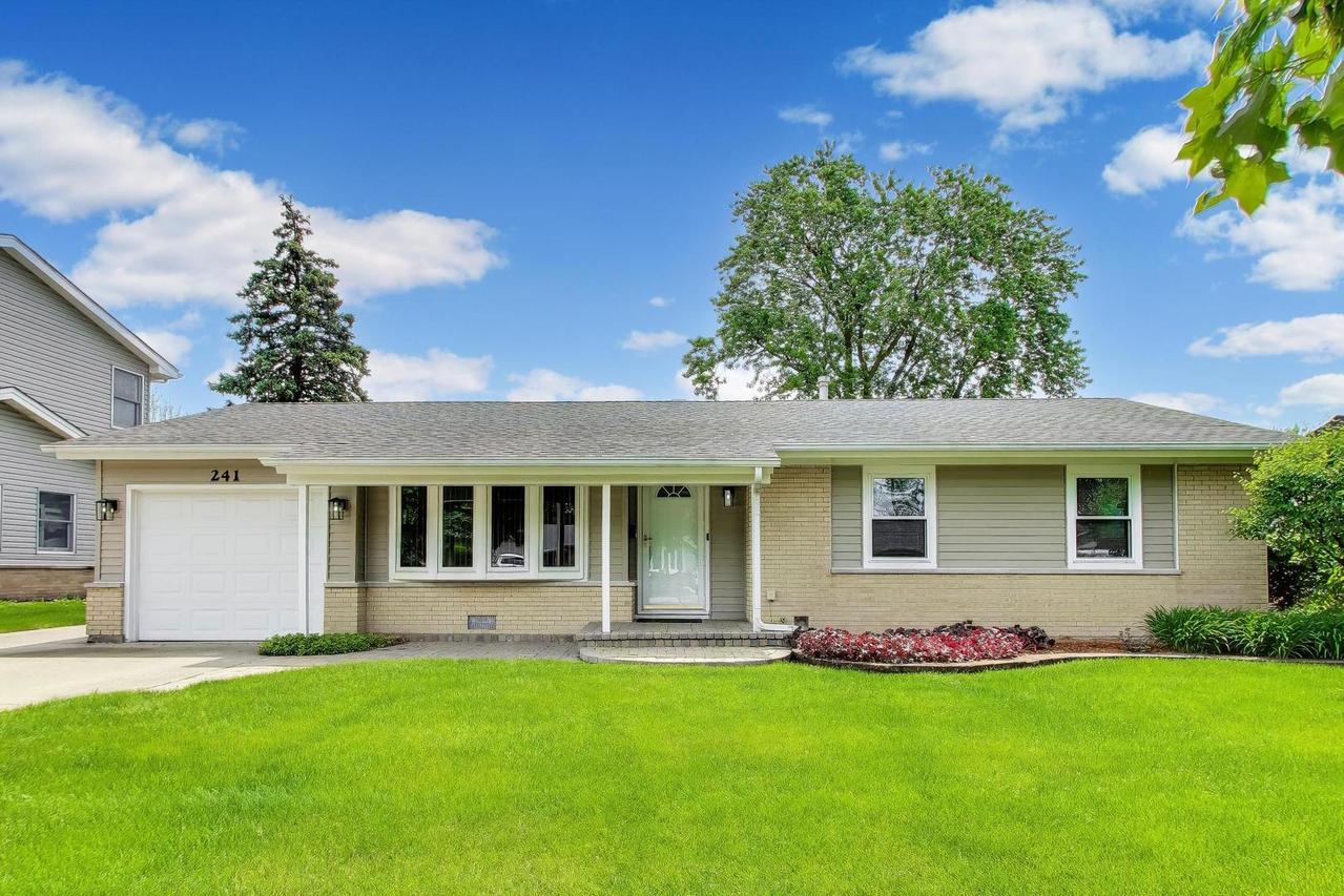 241 Brookhaven Dr., Elk Grove Village, IL 60007