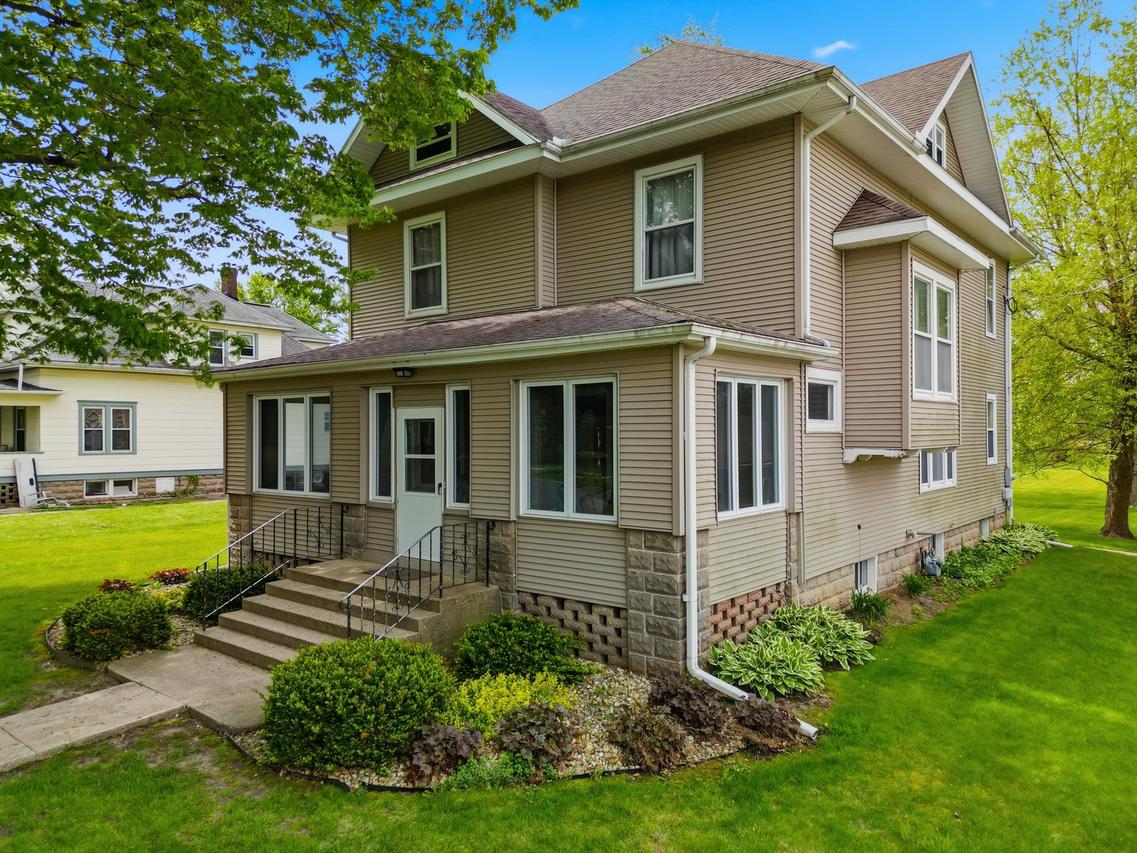 125 S State St., Franklin Grove, IL 61031