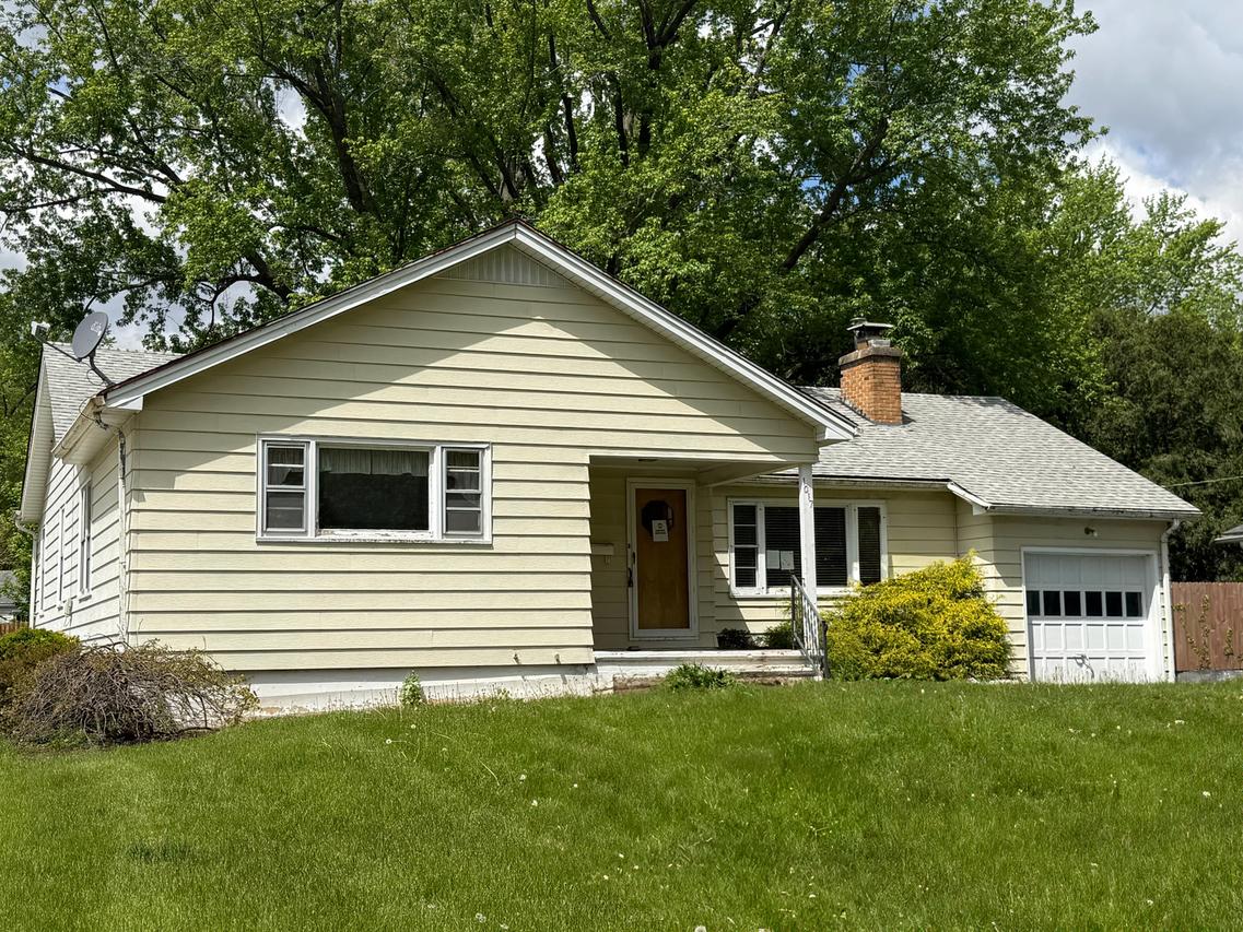 1017 Mary Ave., Dixon, IL 61021