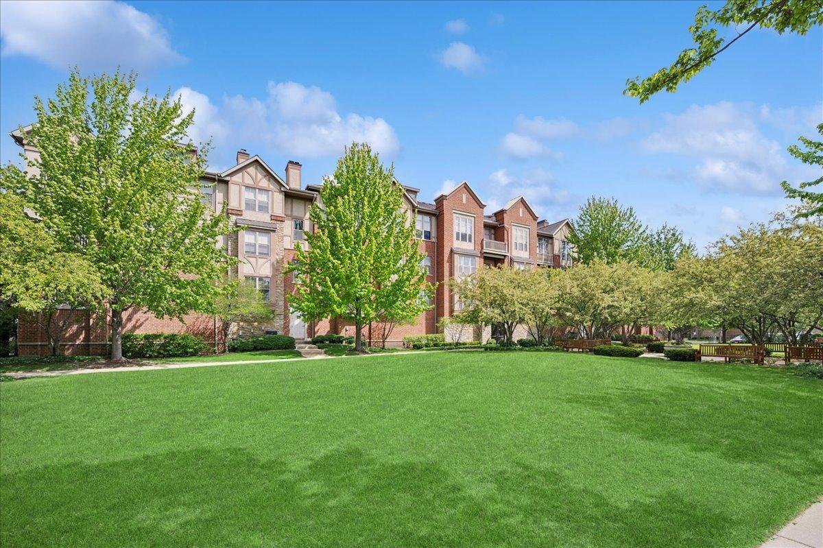 1950 Farnsworth Ln. #105, Northbrook, IL 60062