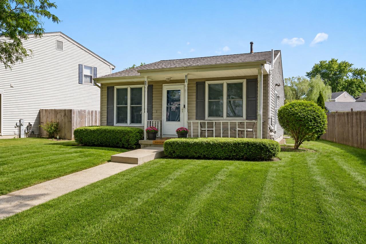 881 Manchester Course, Geneva, IL 60134