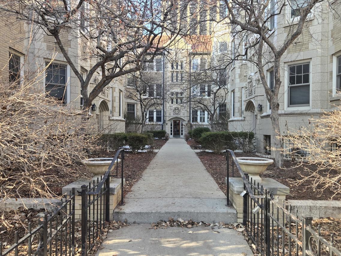 548 W Brompton Ave. #1E, Chicago, IL 60657