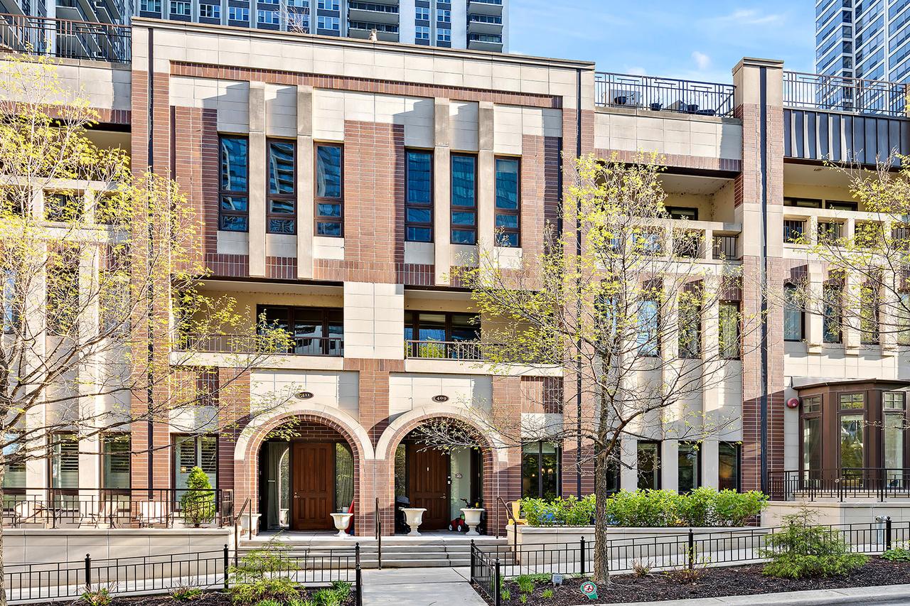 409 E Benton Pl., Chicago, IL 60601