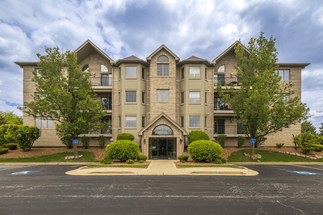 11921 Windemere Ct. #204, Orland Park, IL 60467