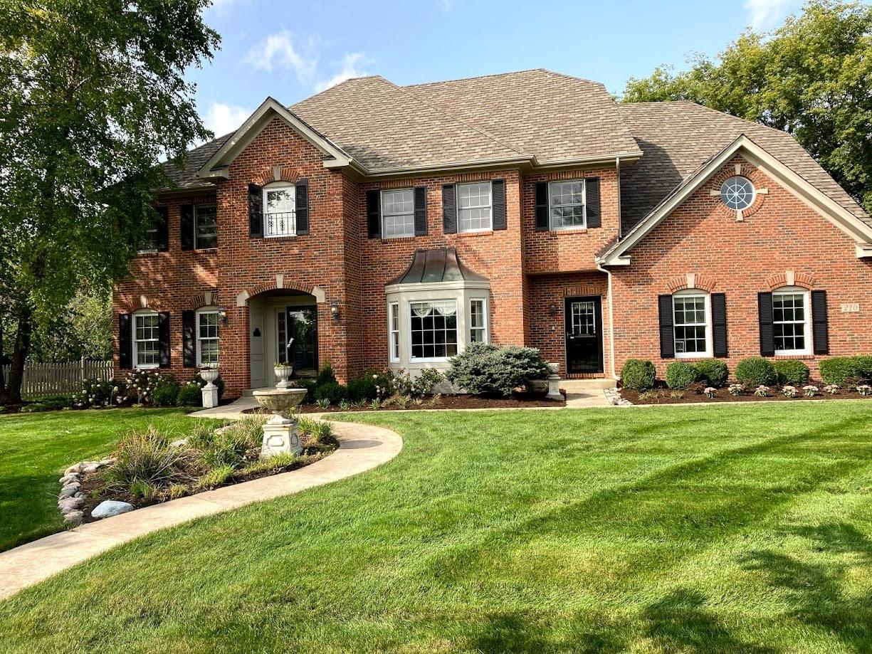 210 Persimmon Dr., St. Charles, IL 60174