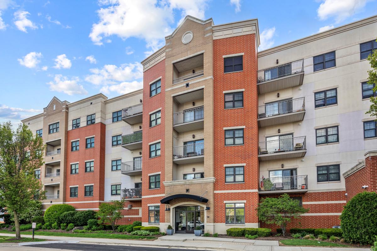 14 S Prospect St. #401, Roselle, IL 60172