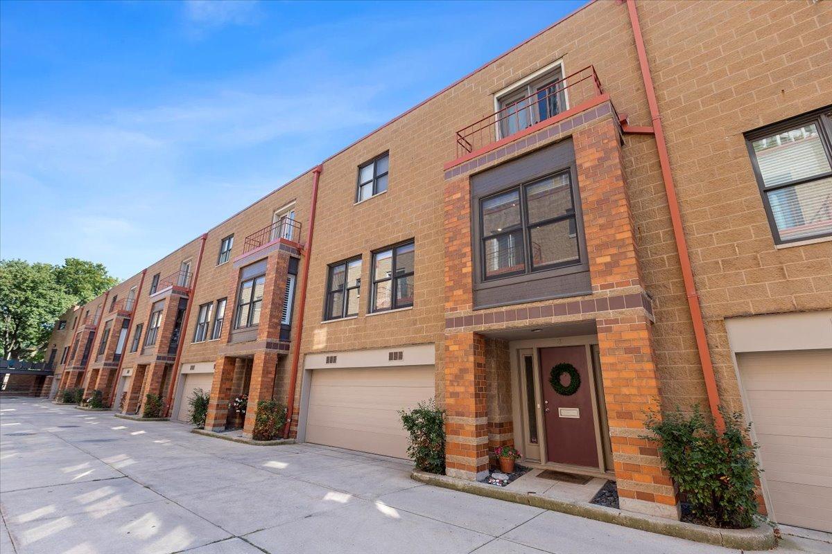 950 W Berwyn Ave. #3, Chicago, IL 60640