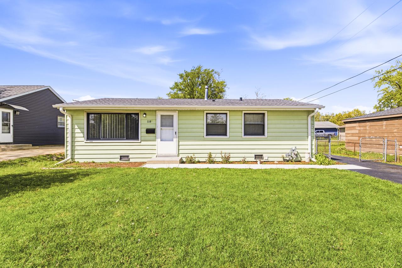 58 Golfview Ln., Carpentersville, IL 60110