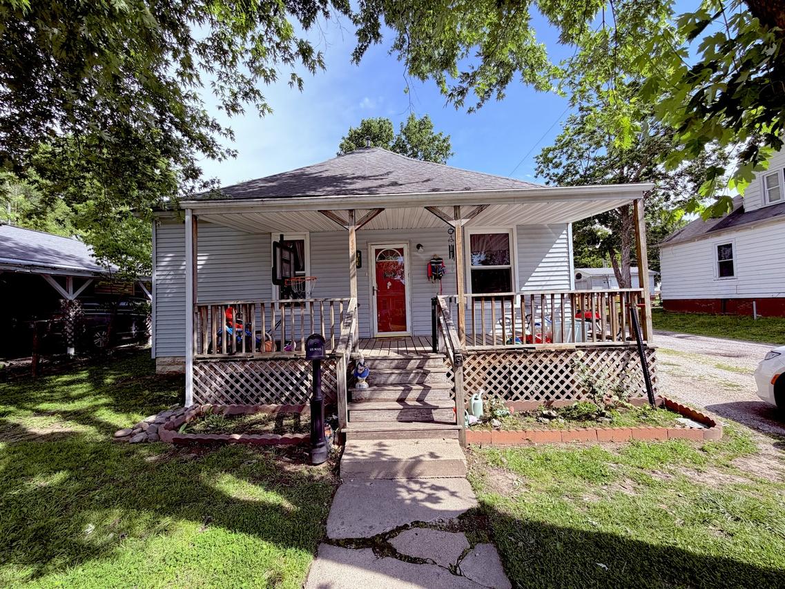 300 W Allmon St., Salem, IL 62881