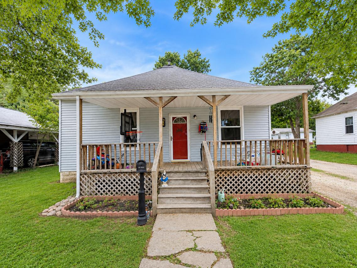 300 W Allmon St., Salem, IL 62881