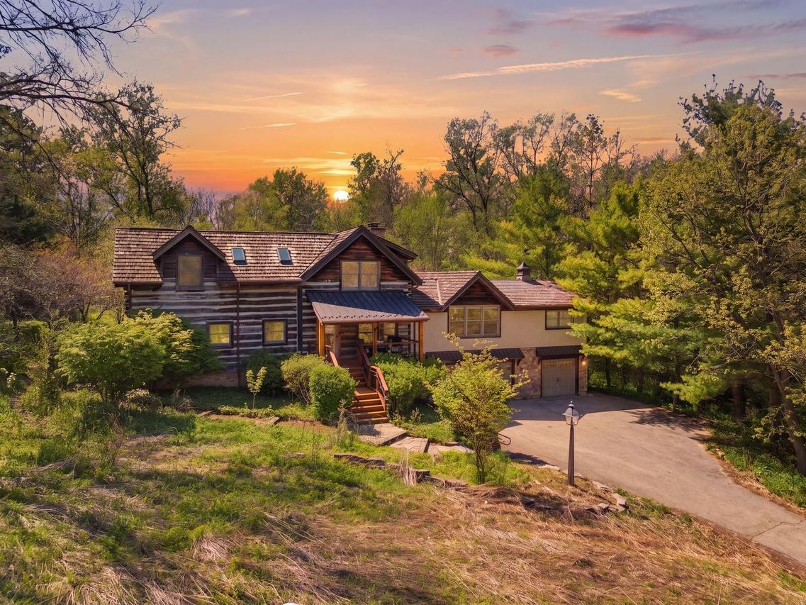 62 E Surrey Ln., Barrington Hills, IL 60010