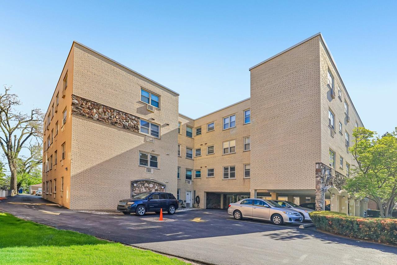 5220 Oakton St. #410, Skokie, IL 60077