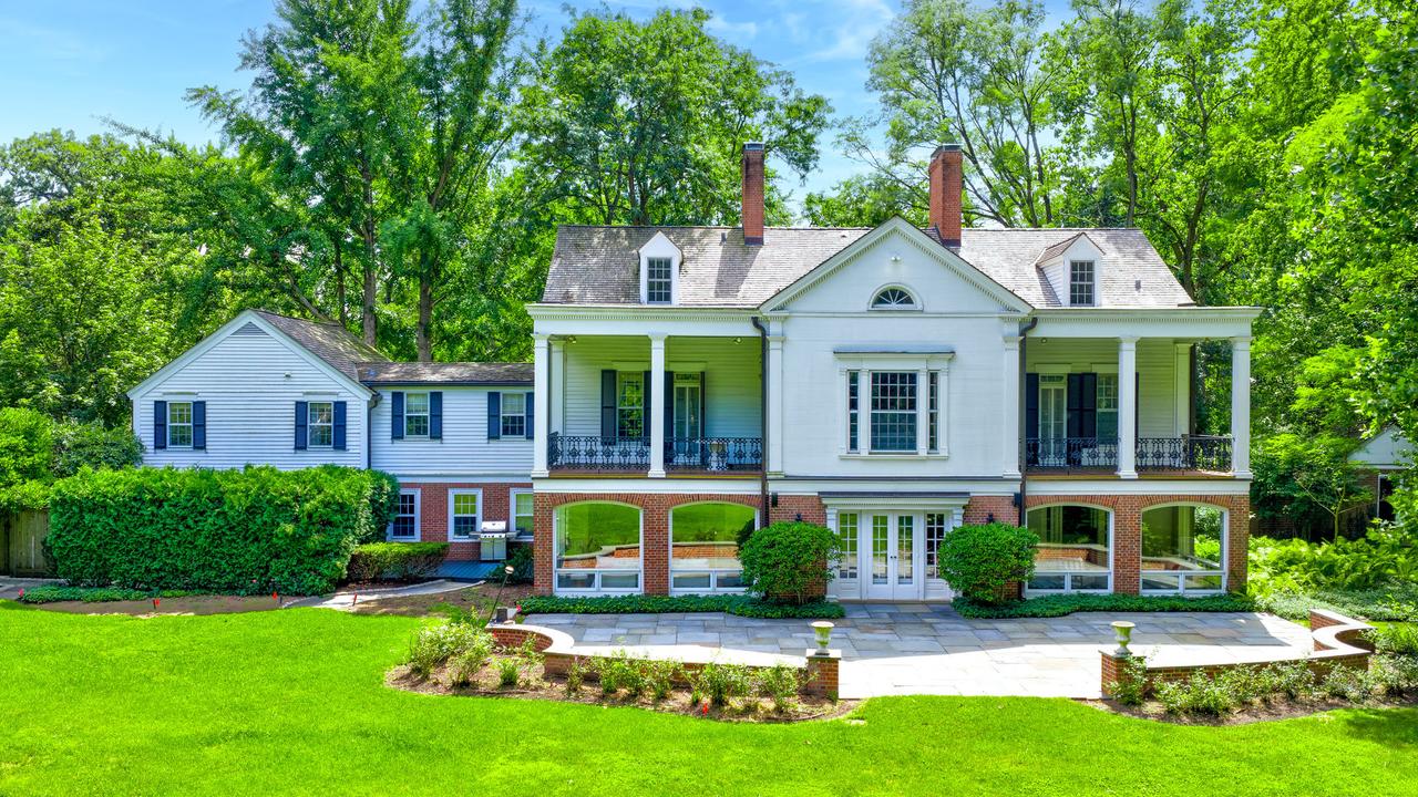 62 Woodley Rd., Winnetka, IL 60093