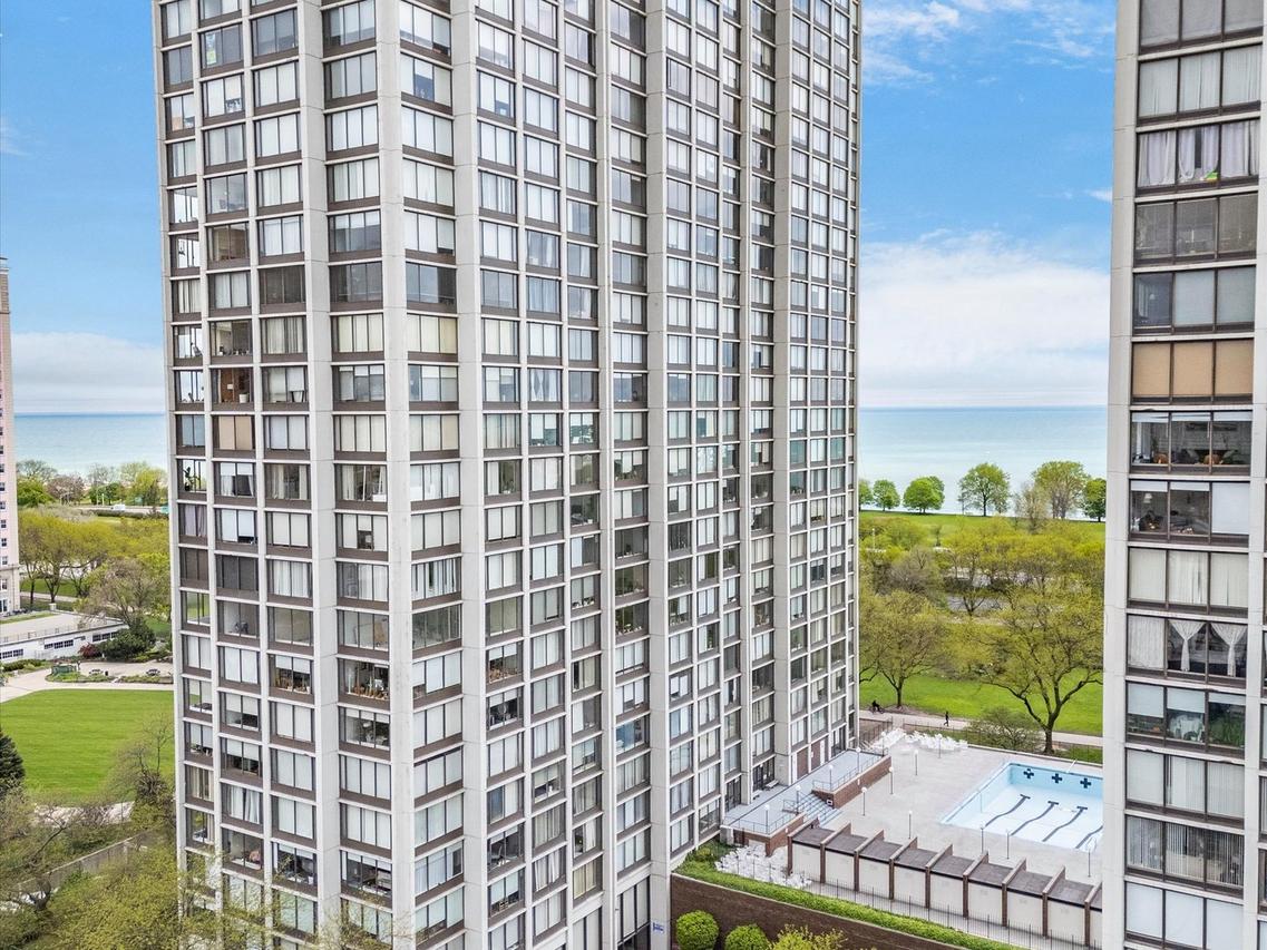 5455 N Sheridan Rd. #1915, Chicago, IL 60640
