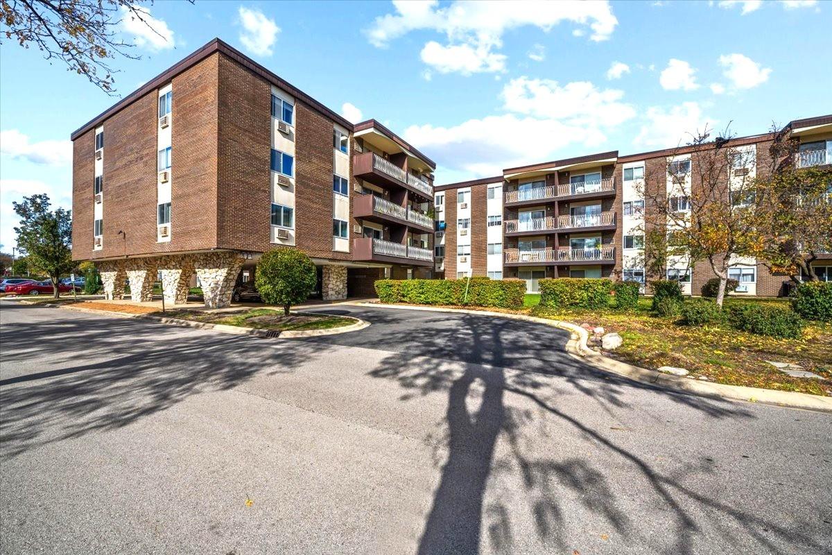 1311 S Finley Rd. #203, Lombard, IL 60148