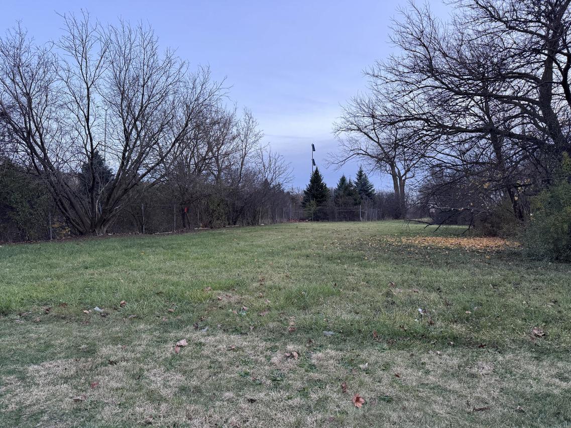 85 Bender Rd., Des Plaines, IL 60016