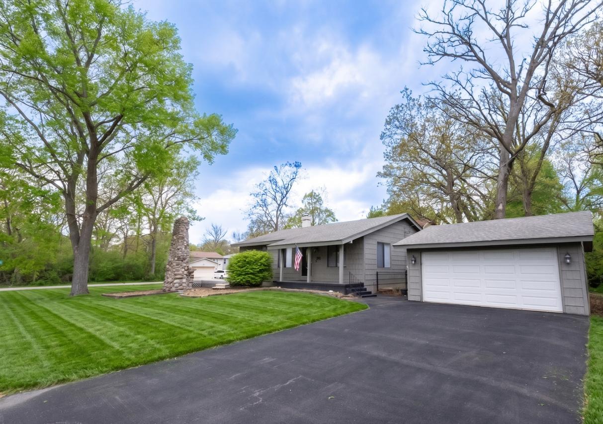 67 Honeysuckle Ln., Crystal Lake, IL 60014