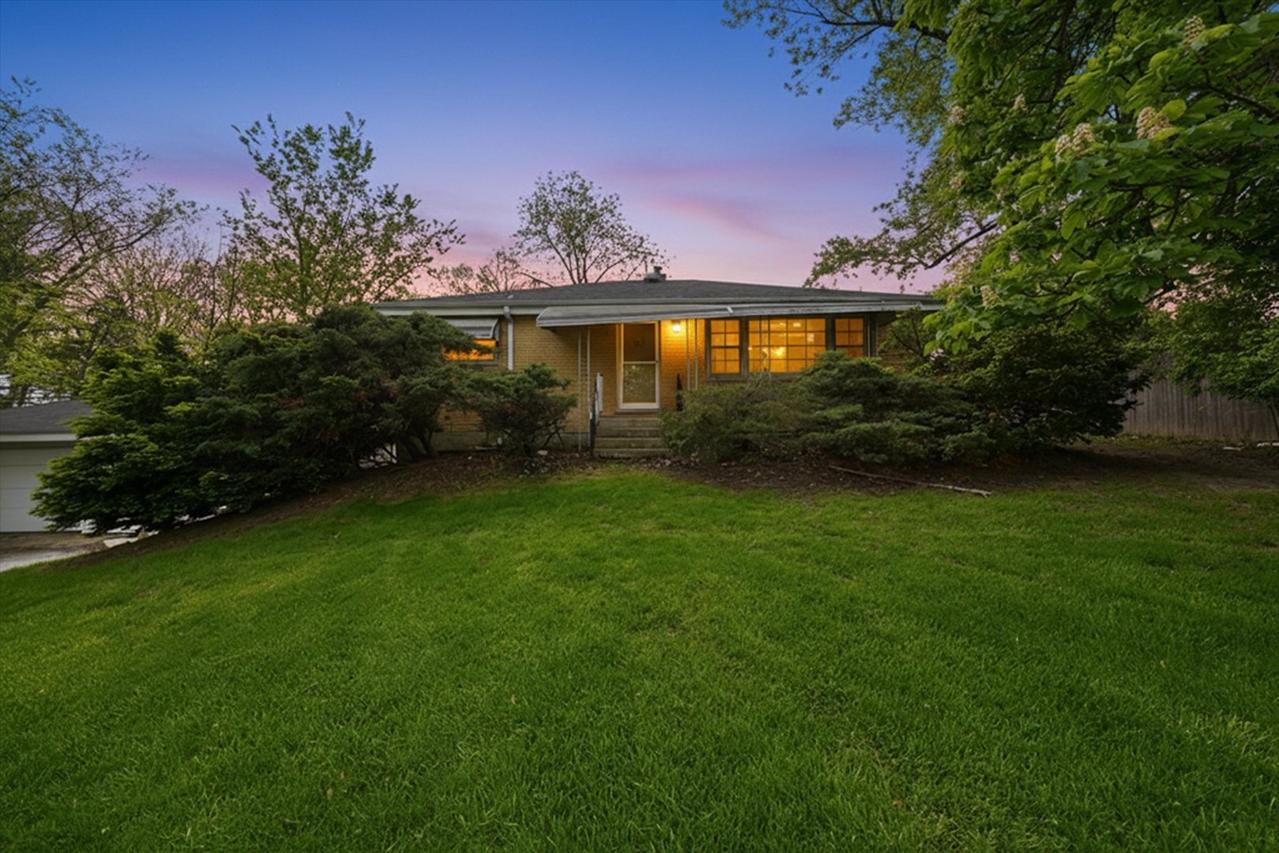8351 W 99th St., Palos Hills, IL 60465