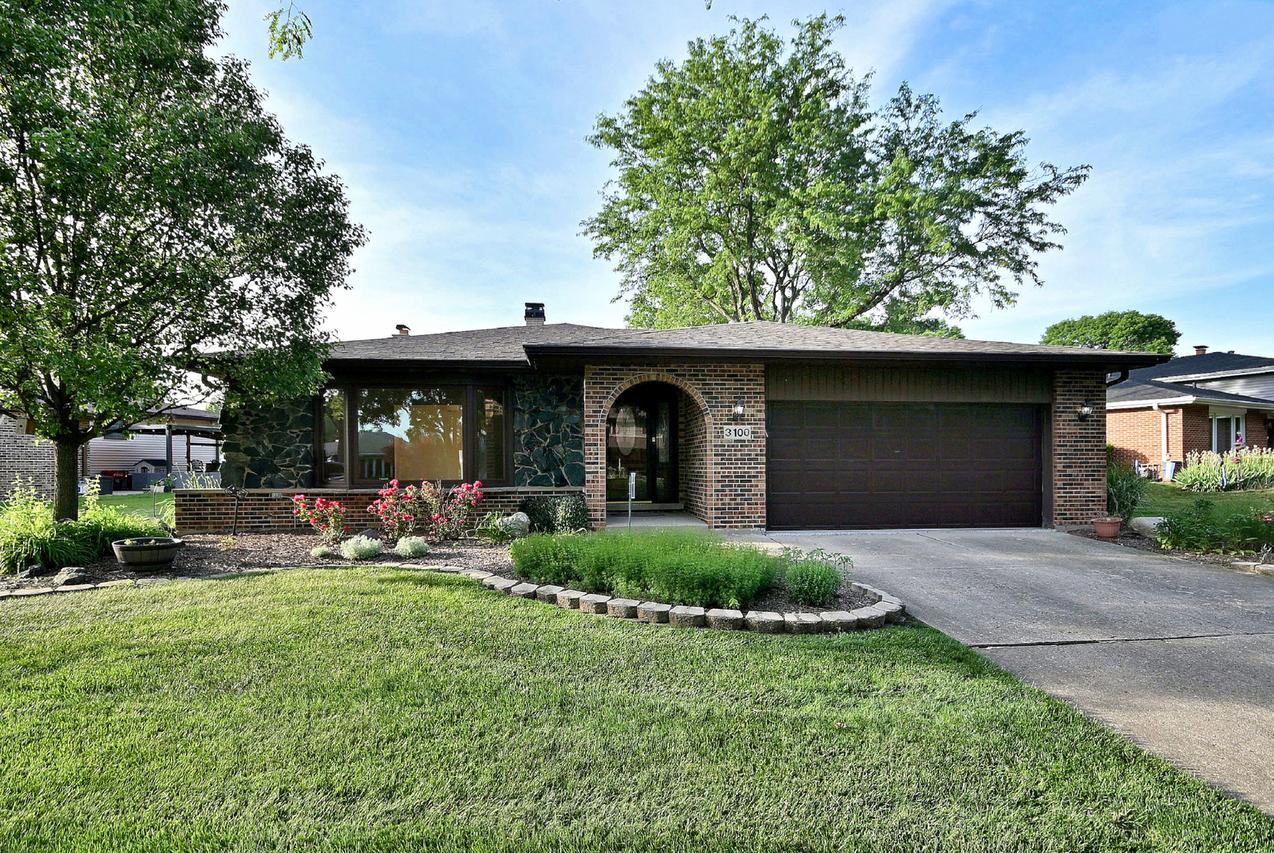 3100 Grandview Pl., Darien, IL 60561