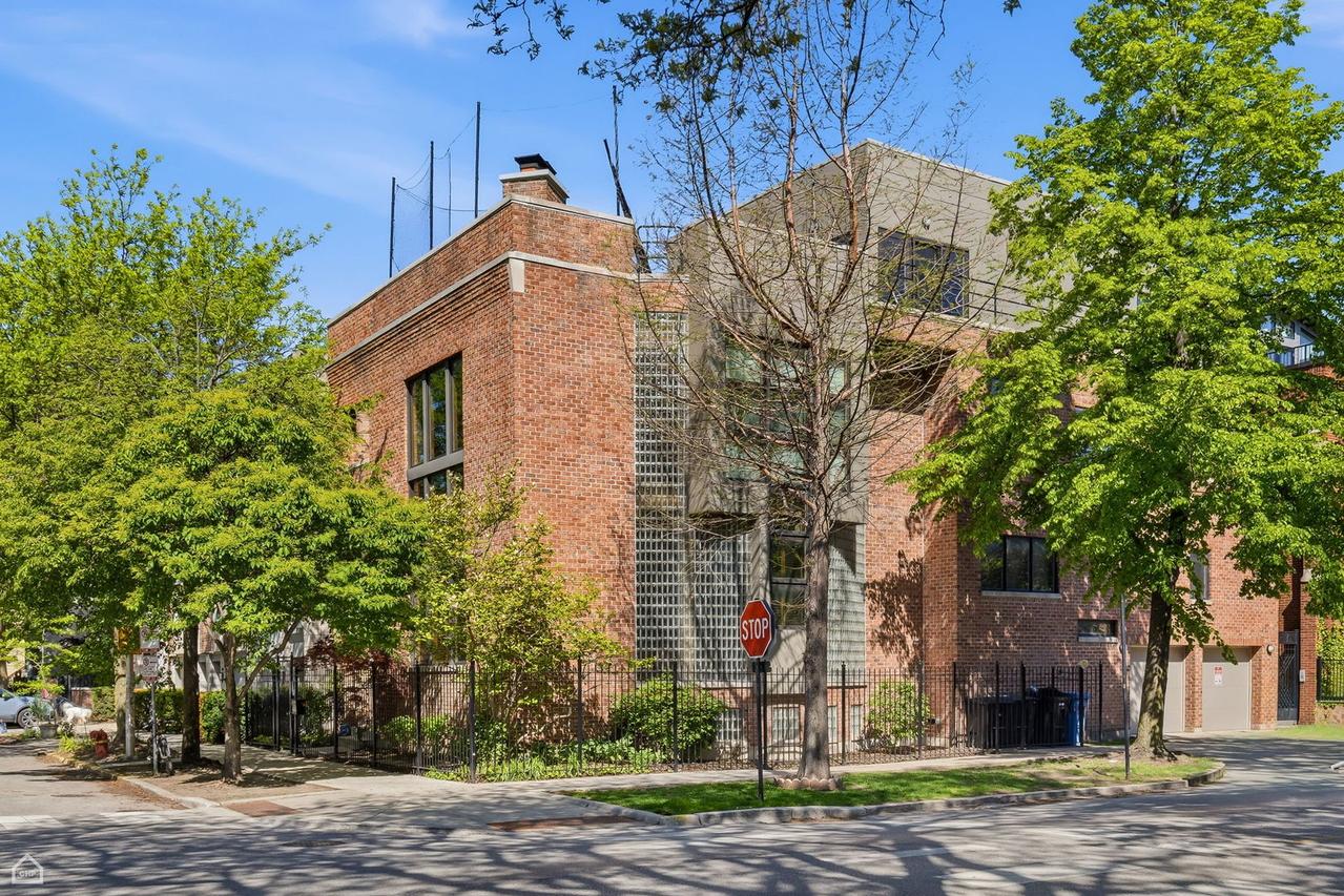 1202 W Fletcher St., Chicago, IL 60657