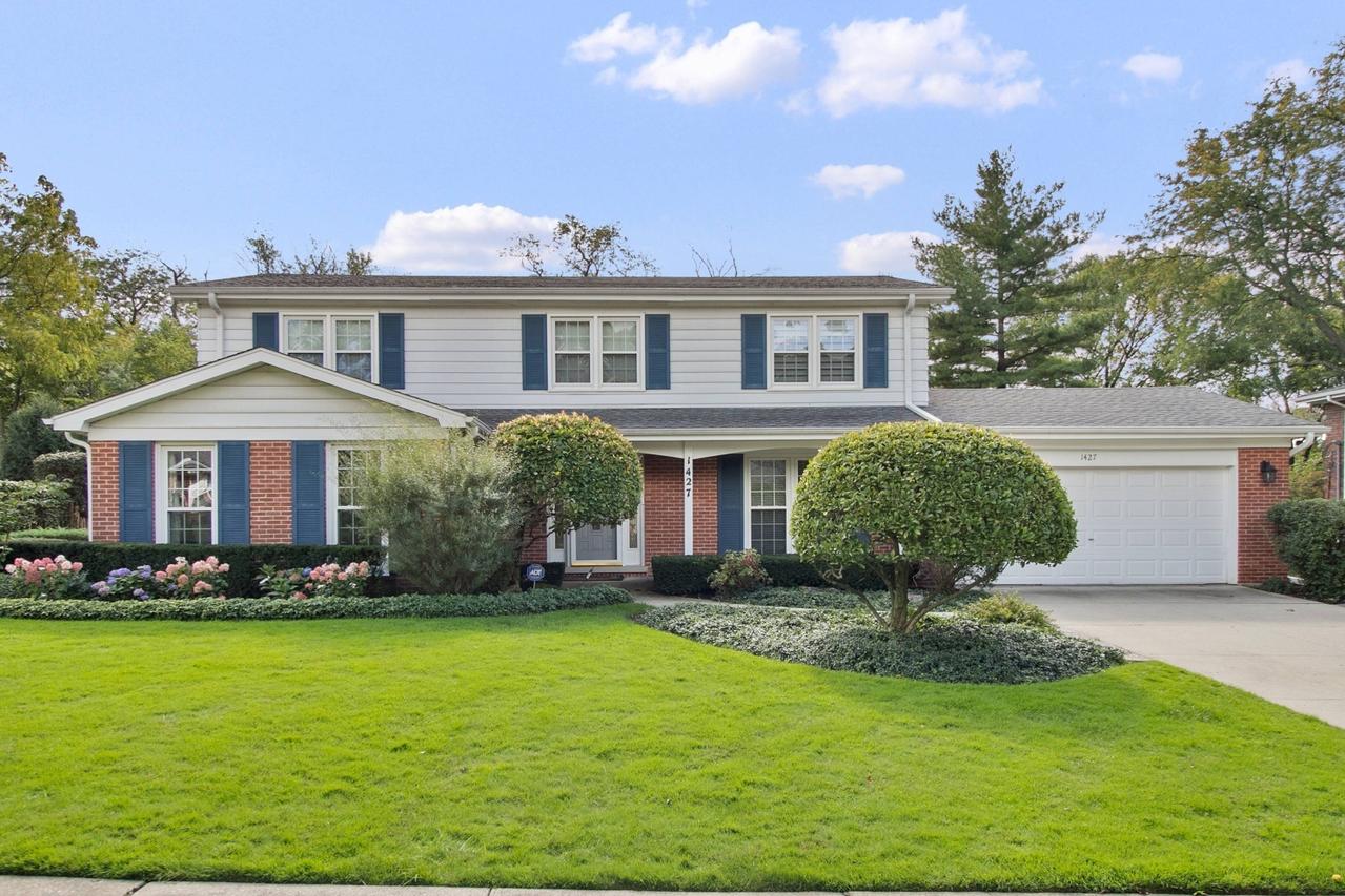 1427 Woodhill Dr., Northbrook, IL 60062