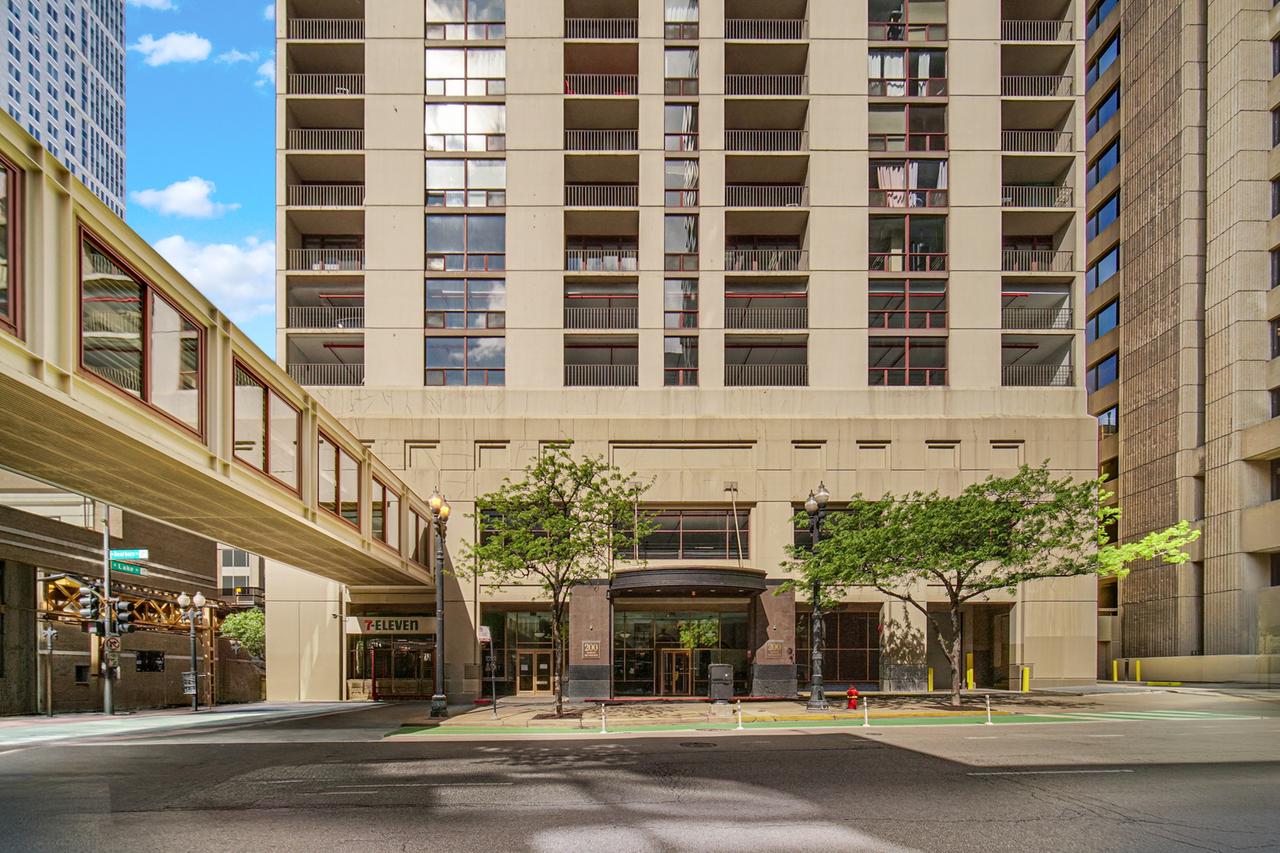 200 N Dearborn St. #4208, Chicago, IL 60601