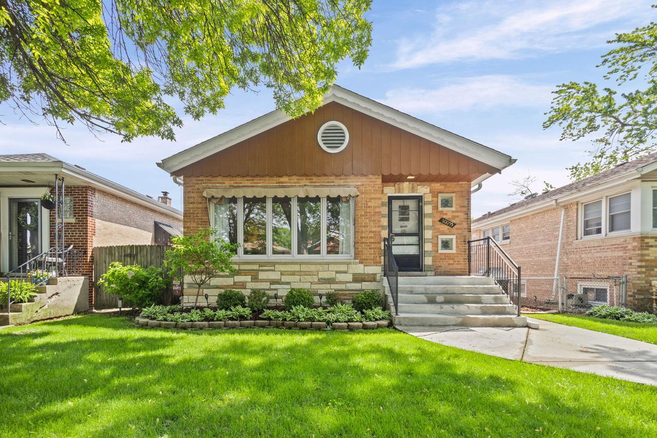 10055 S Fairfield Ave., Chicago, IL 60655