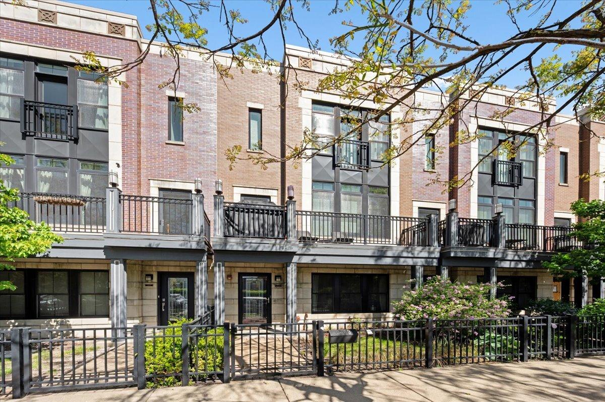 3443 N Whipple St., Chicago, IL 60618