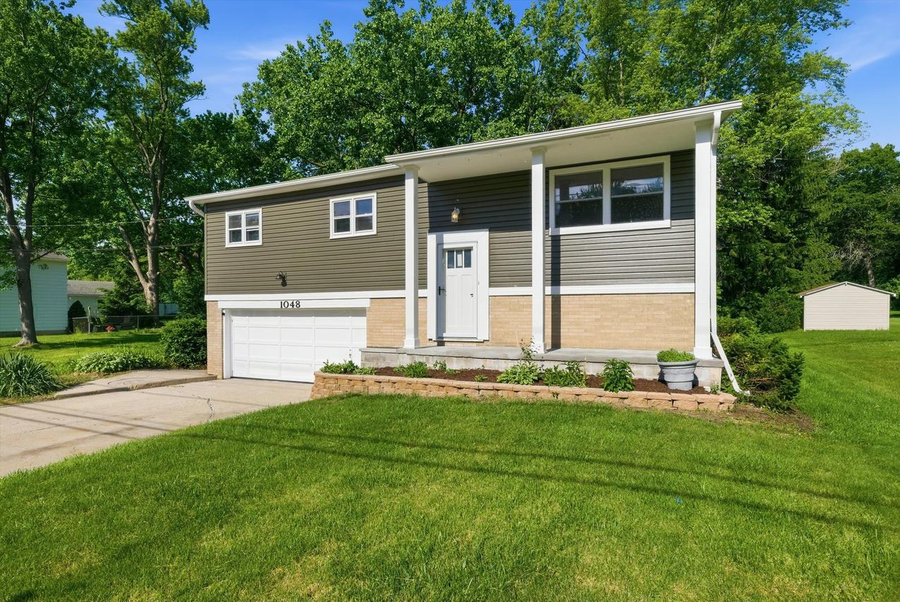 1048 Belle Plaine Ave., Gurnee, IL 60031