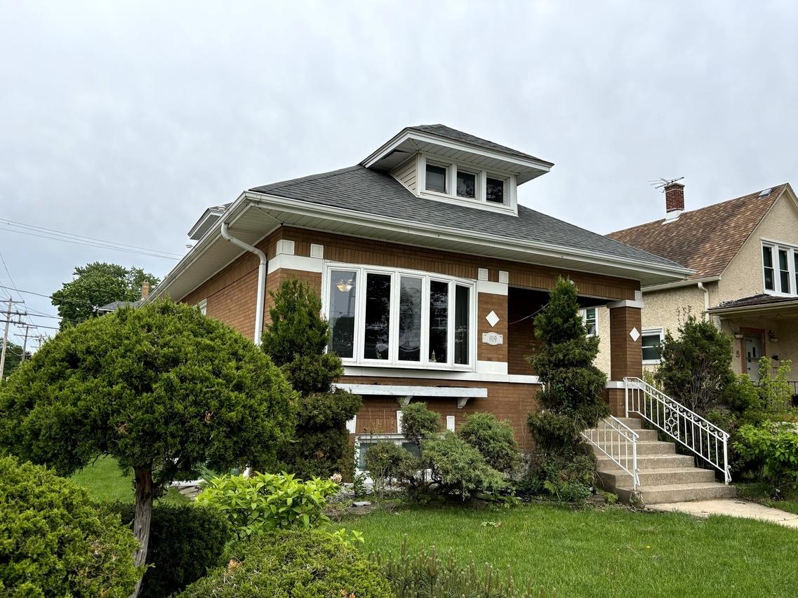 919 Broadway St., Melrose Park, IL 60160
