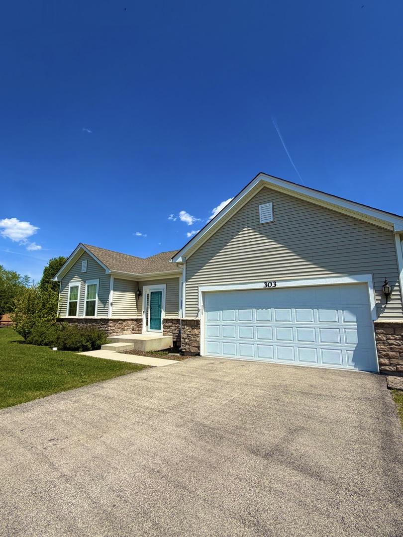 303 Owen Ct., Oswego, IL 60543